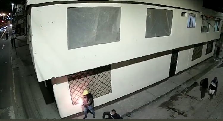 Así querían quemar vivo a un policía en Suba