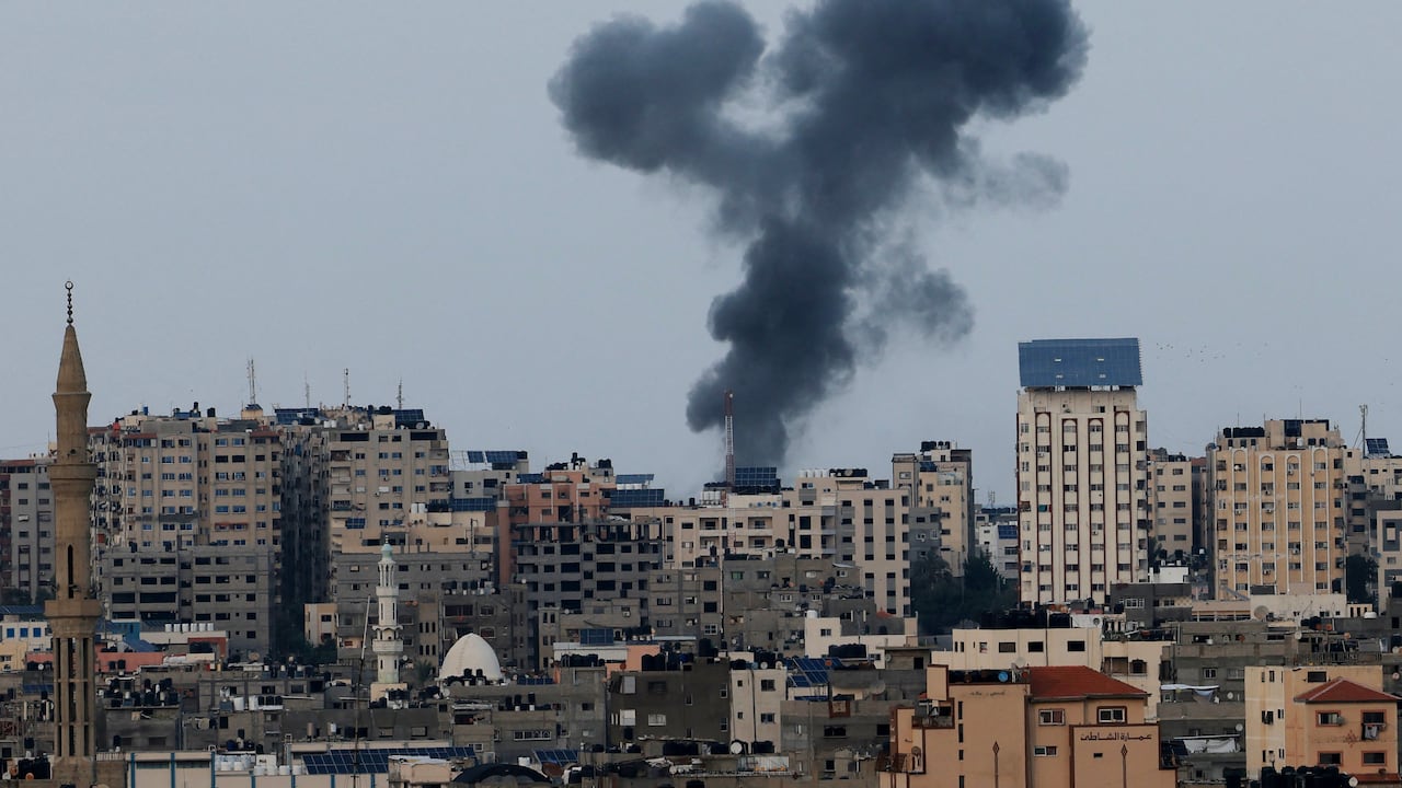 Israel confirma por lo menos 100 secuestrados.