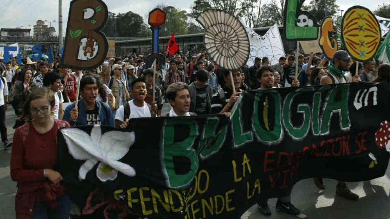 "Los jóvenes tienen que mermar en sus peticiones, tienen que entender que ya se tomaron algunas medidas para fortalecer la educación pública y que el esfuerzo que se haga no sólo debe orientarse a la educación superior".