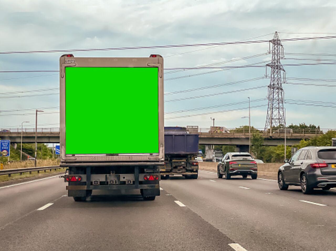 Las autoridades siguen con las investigaciones para tratar de dar con el paradero de los falsos policías y recuperar la mercancía.