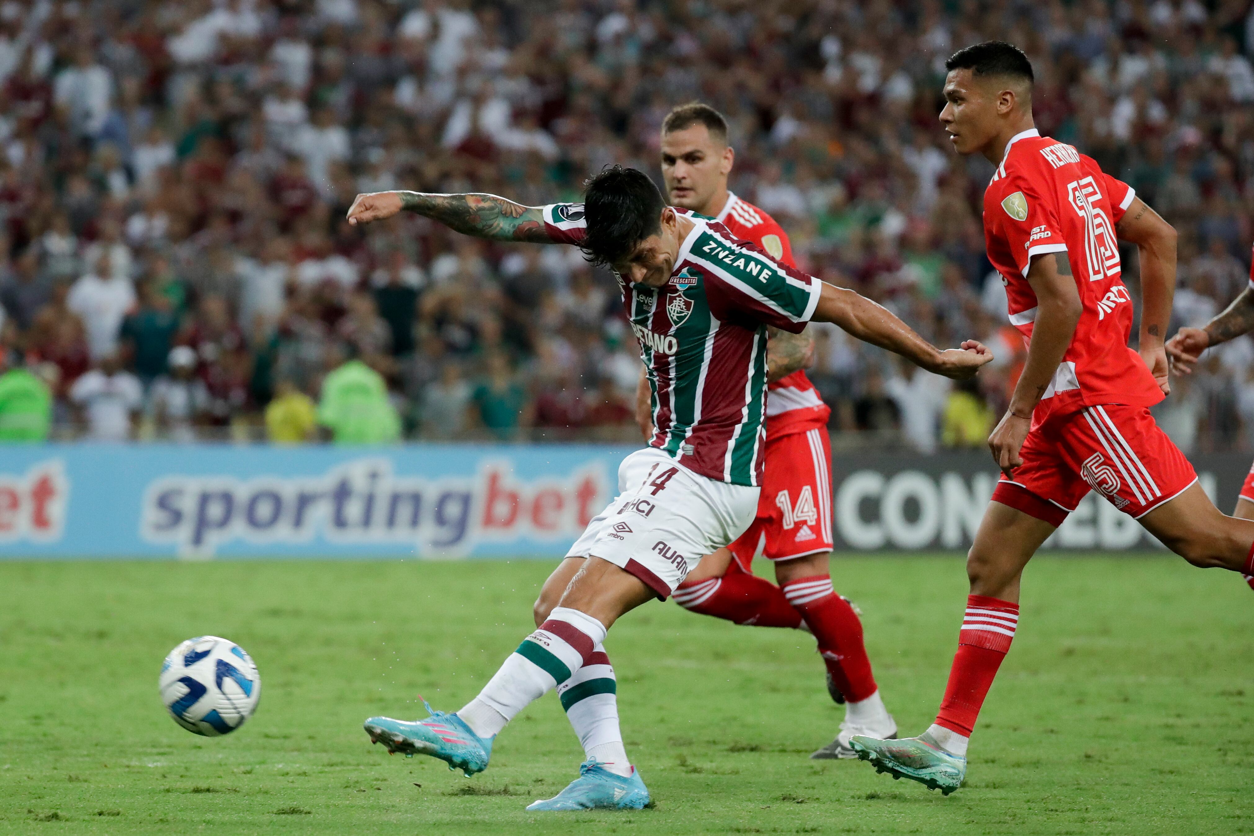 German Cano of Brazil's Fluminense scores the opening goal against Argentina's River Plate during a Copa Libertadores group D soccer match at Maracana stadium in Rio de Janeiro, Brazil, Tuesday, May 2, 2023. (AP Photo/Bruna Prado)
