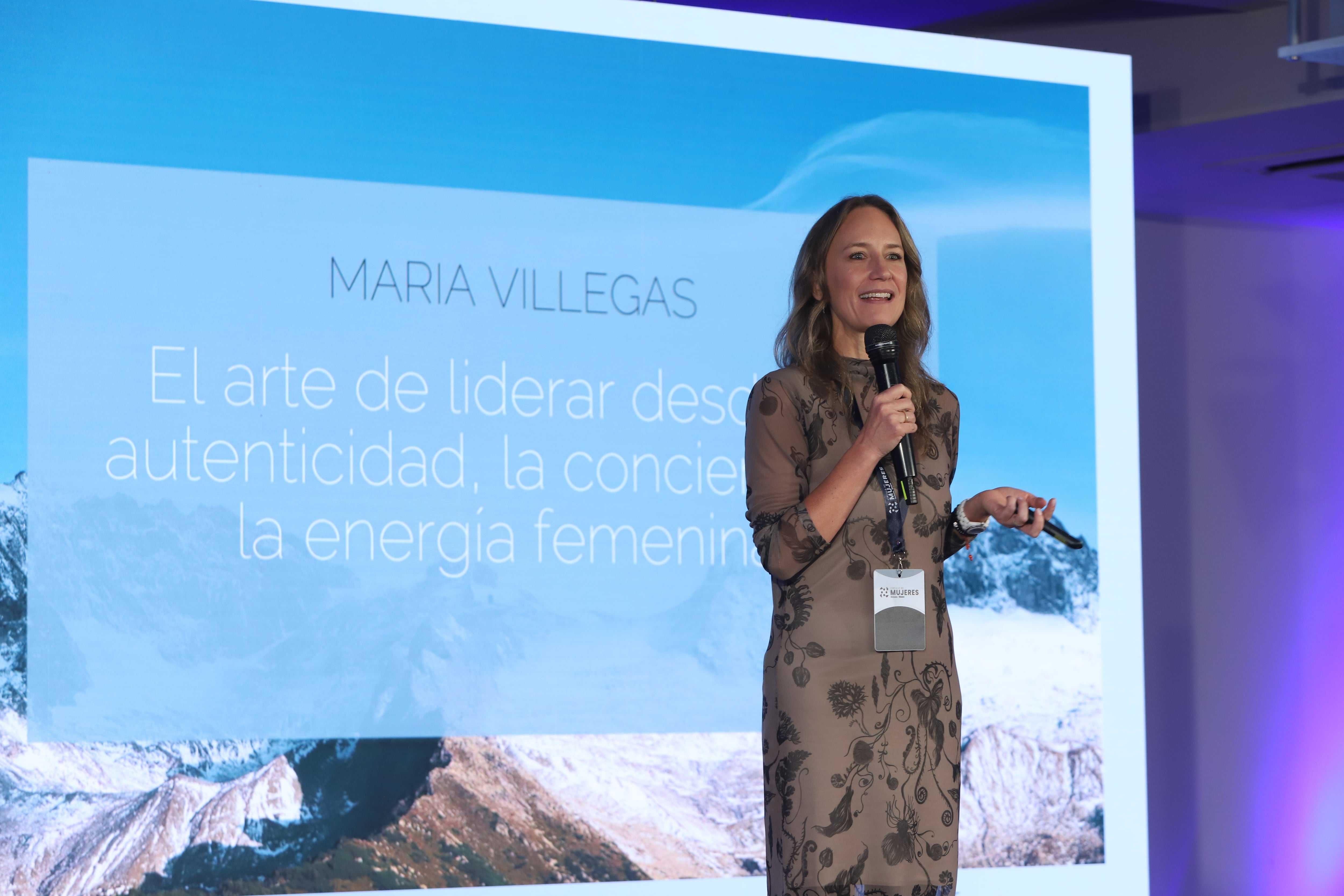 María Villegas enfatizó la importancia de potenciar el liderazgo desde el ser.