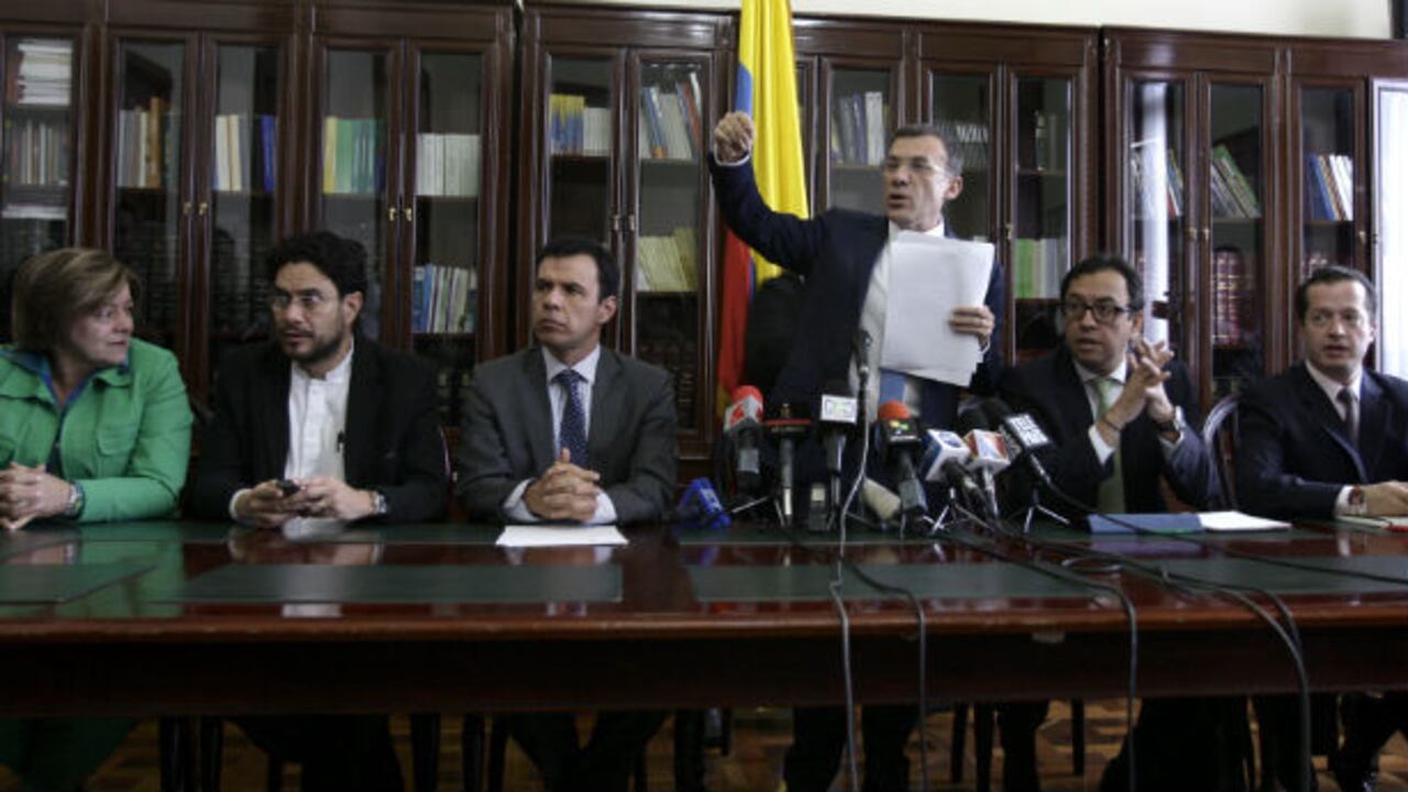 Al regreso de Cuba de la Comisión el presidente del Congreso explicó por qué fueron a La Habana.