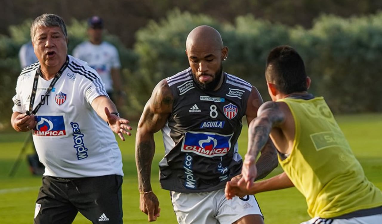 'Bolillo' Gómez durante sus primeras prácticas al frente del Junior.