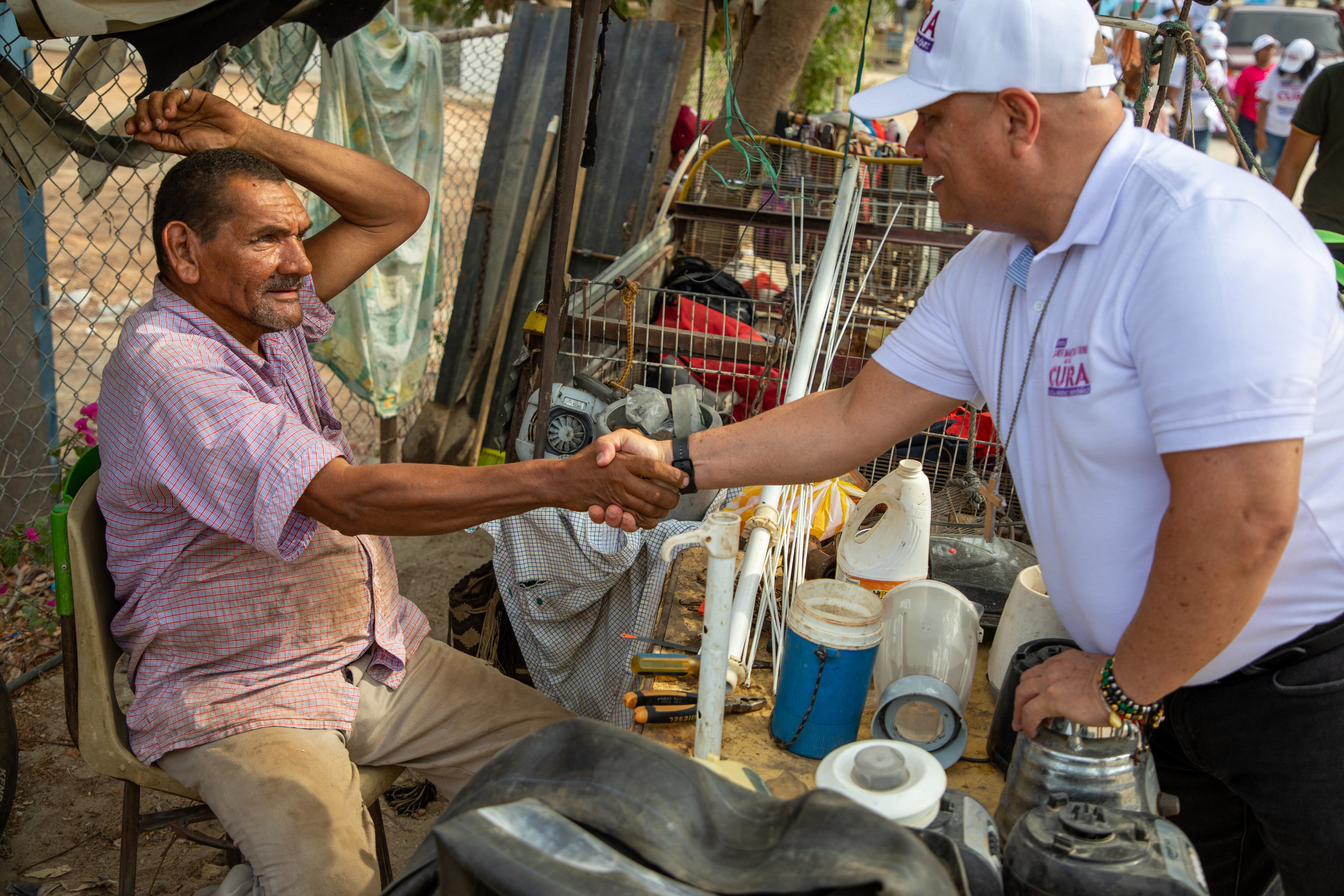 José Alfredo Ordóñez renunció a su título de sacerdote en enero de 2023, pero lo siguen nombrando como el 'cura' de Santa Marta.