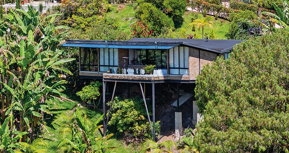     Los inmuebles son propiedad de un canadiense y están avaluados en más de dos mil millones de pesos.