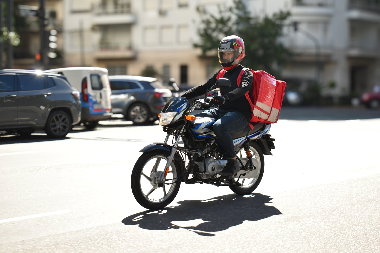 La Bajaj Boxer CT 100 ES se ha convertido en una de las motos favoritas para trabajo y recorridos largos.