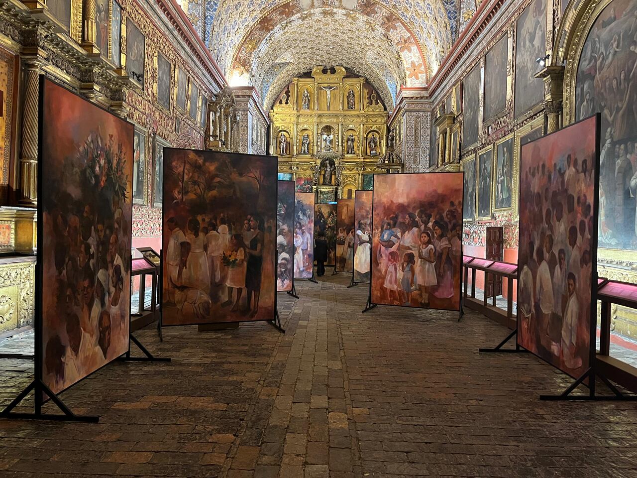 La promesa consta de más de 15 lienzos pintados por la artista.