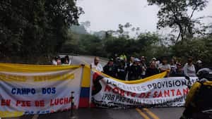 Hay docentes de toda la región protestando.