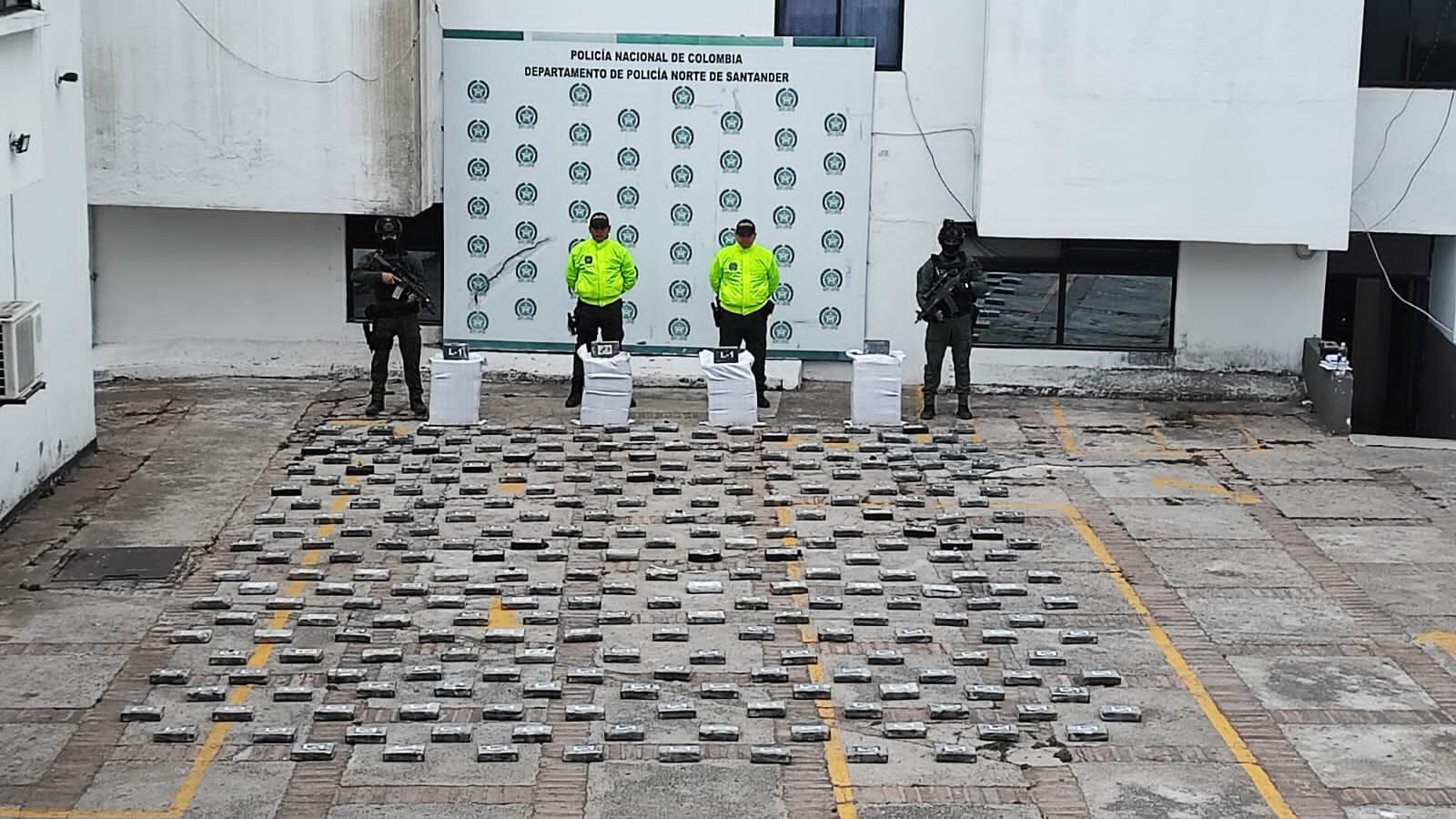 Se realizó la incautación de 414.693 gramos de clorhidrato de cocaína.