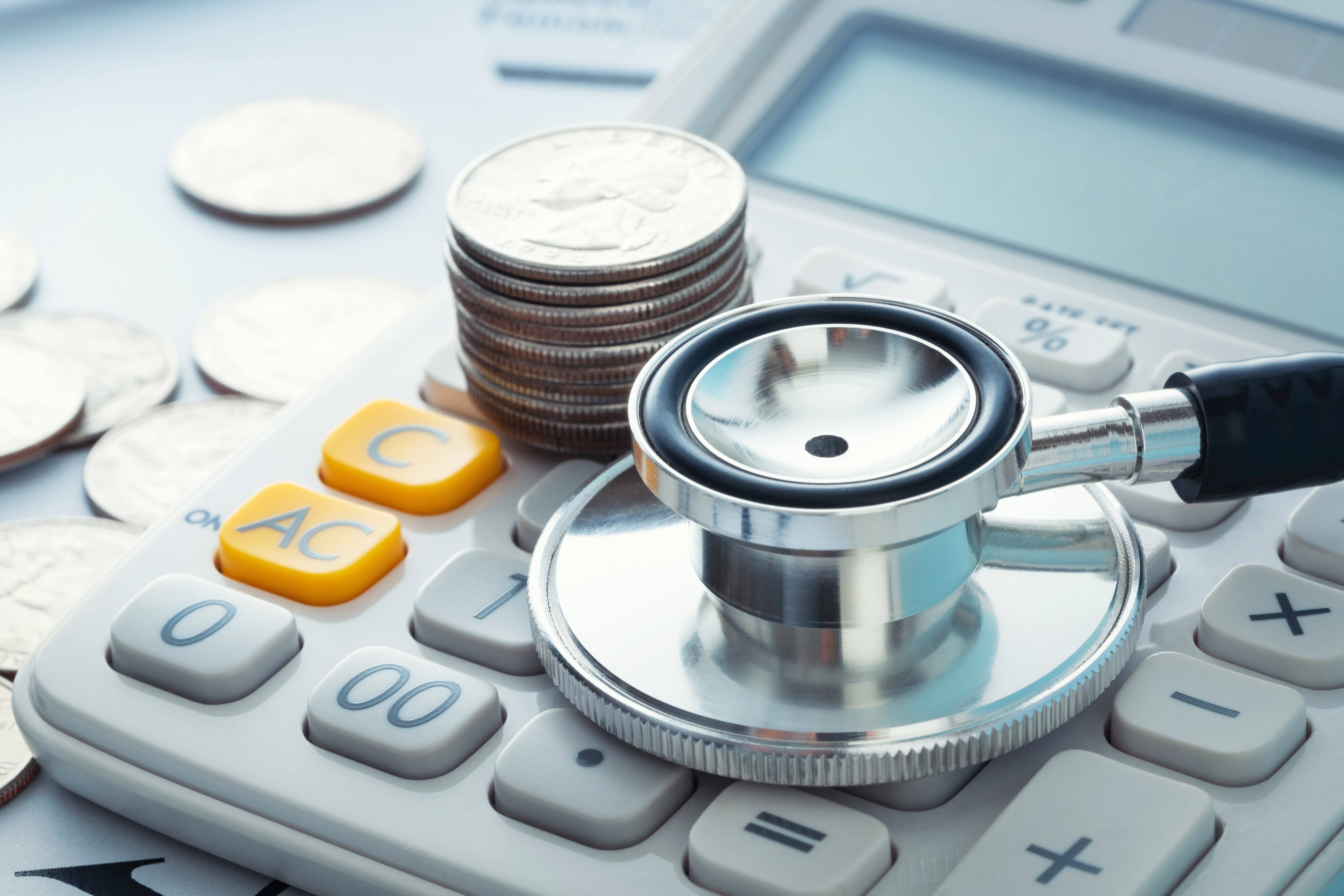 Expertos y funcionarios advierten que los cambios en la elegibilidad y financiación del Essential Plan podrían afectar a cientos de miles de beneficiarios en el estado de Nueva York.