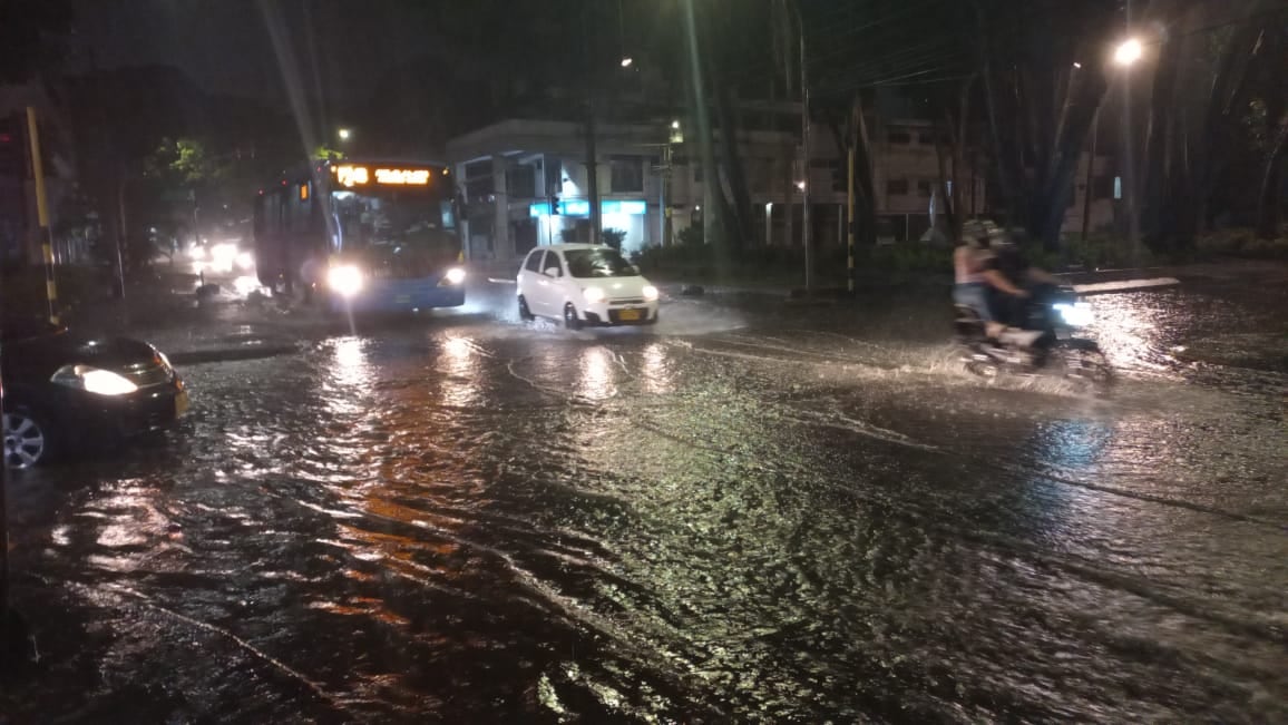 Según el cuerpo de Bomberos de Cali, desde mayo no se presentaban lluvias tan fuertes en la ciudad.