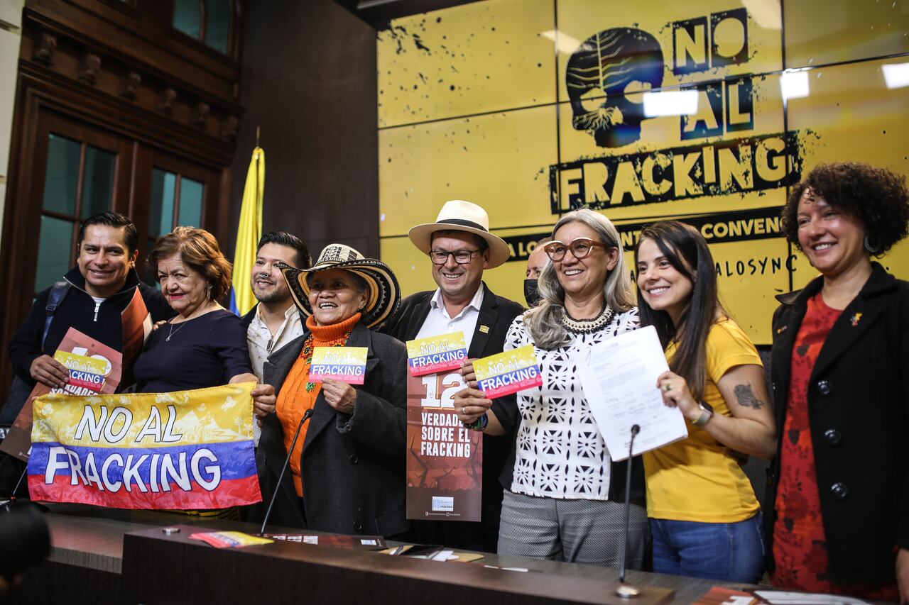 Radicación en el Senado del PL de prohibición Fracking y YNC