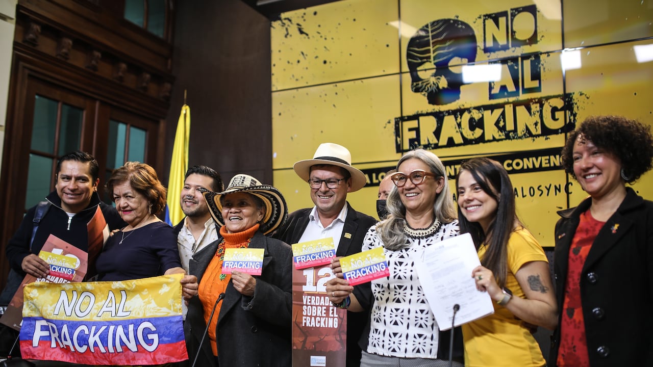 Radicación en el Senado del PL de prohibición Fracking y YNC