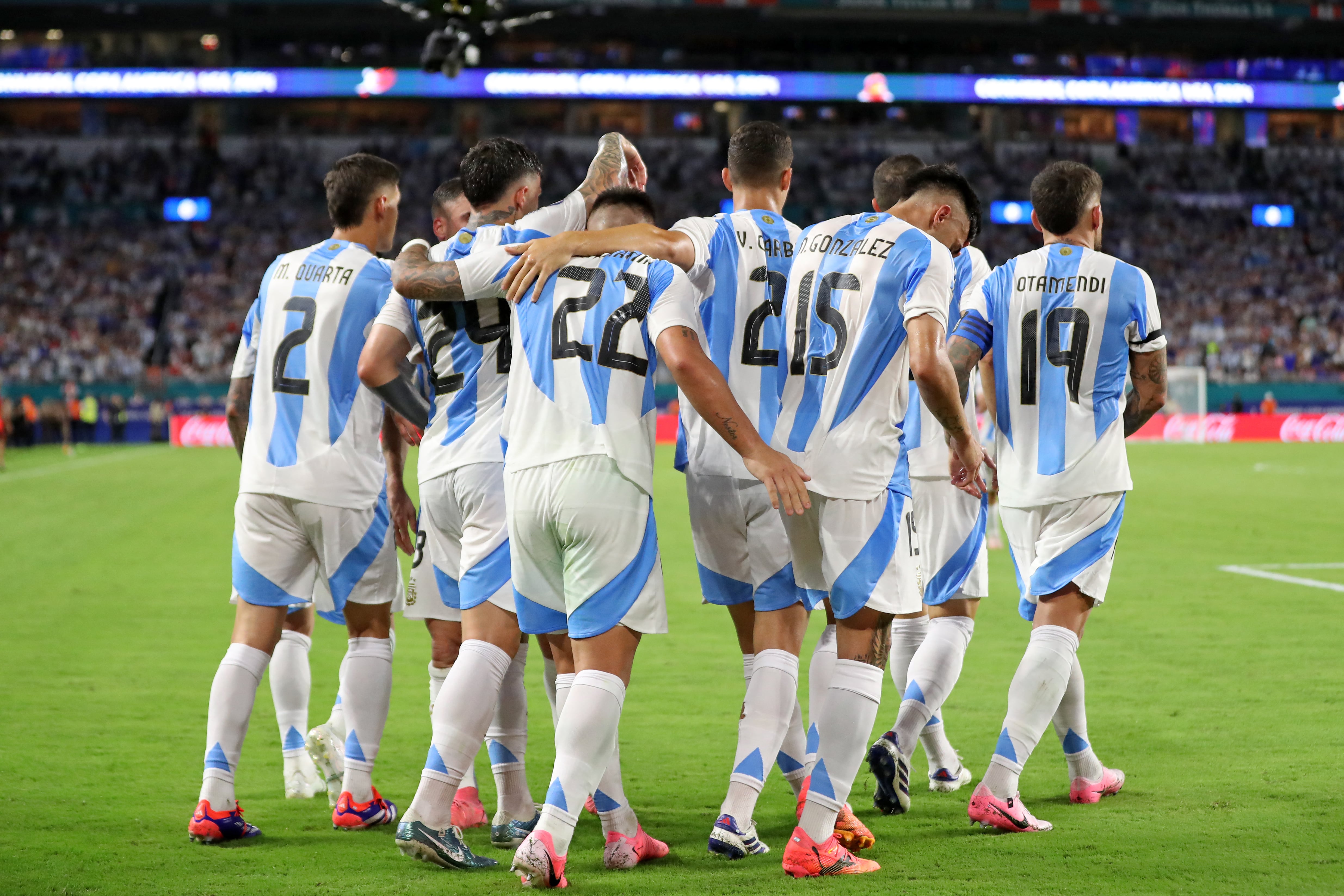 Ante un eventual duelo entre Argentina y Venezuela en las semifinales, el hincha aseguró que le hará fuerza a la Albiceleste.