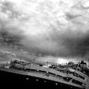 Navío en blanco y negro.