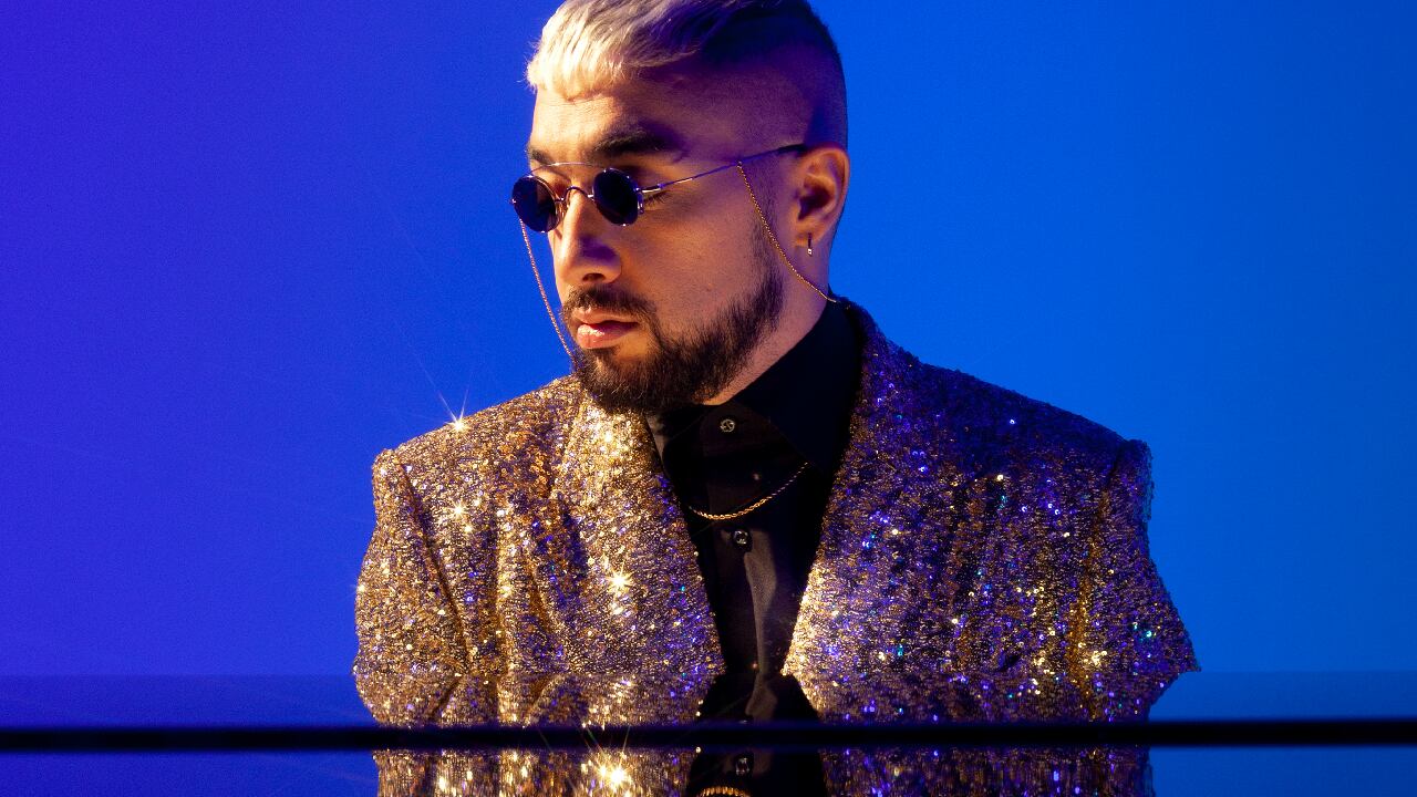 Sofiane Pamart nació cerca de Lille, Francia, en 1990, y desde muy joven borró fronteras musicales y humanas de su mente y de su corazón.