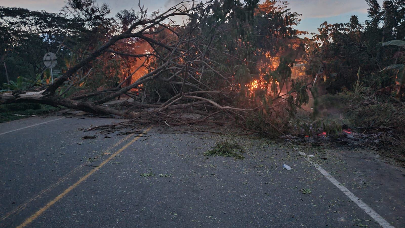 Tres días completan bloqueos en el Bajo Cauca Antioqueño.