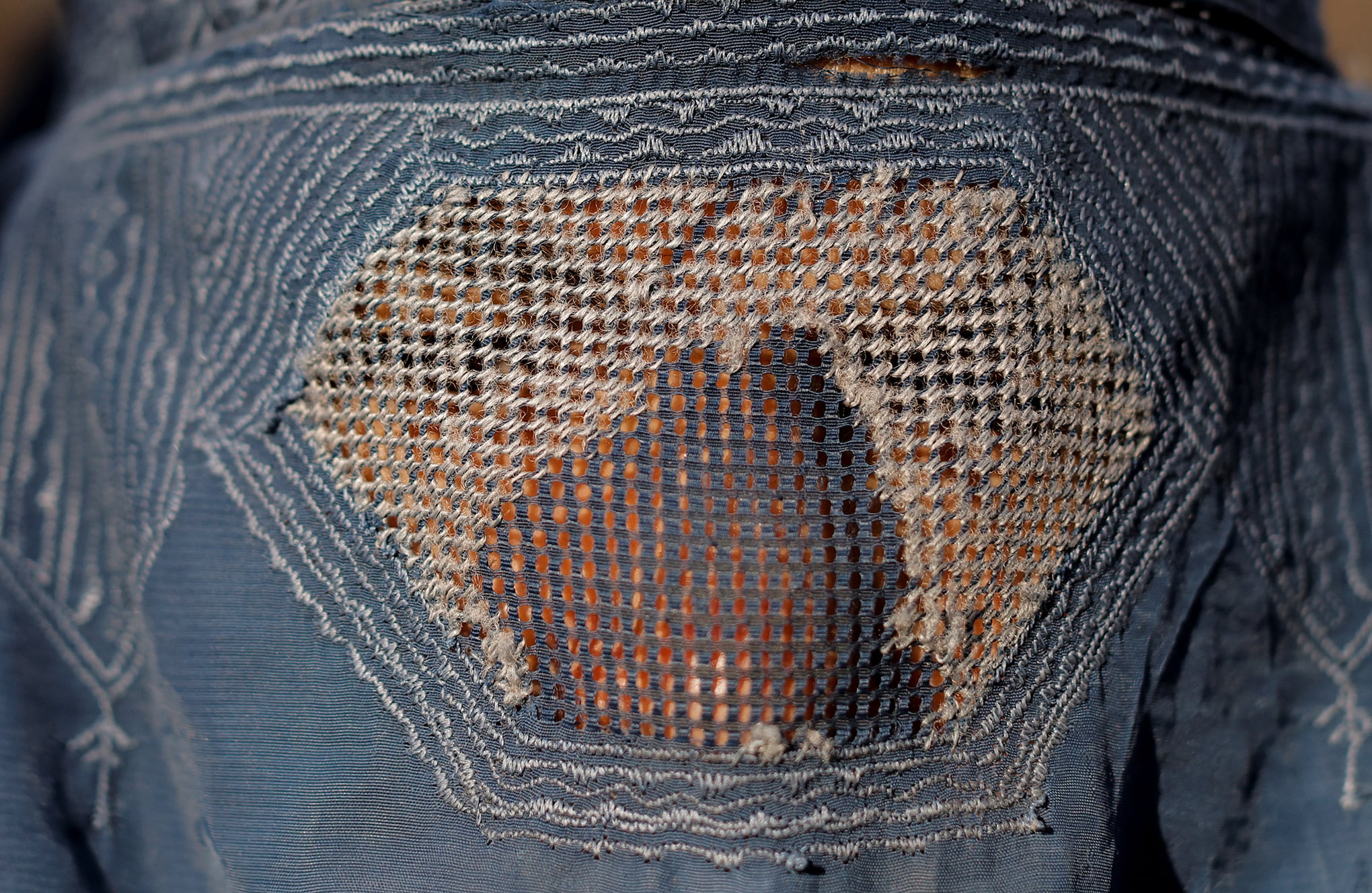 Las mujeres de Afganistán bajo el régimen de los talibanes