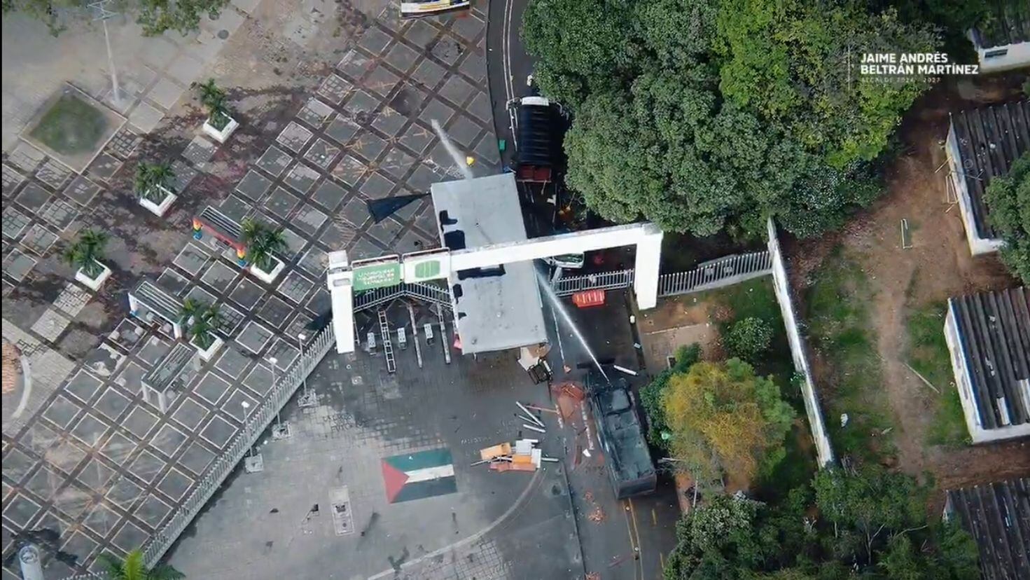 Disturbios en la Universidad Industrial de Santander: encapuchados se enfrentan con las autoridades.