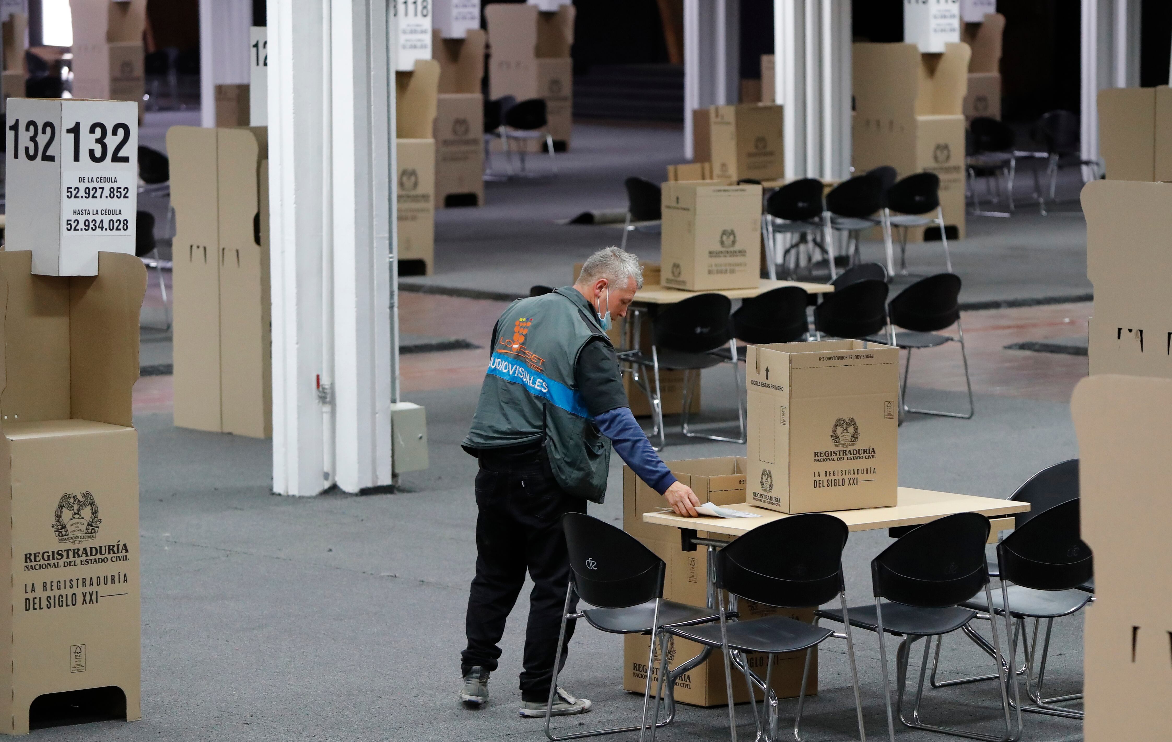 Puestos de votación, preparativos en el punto de Corferias para los comicios  elecciones 2022 organizados por la Registraduría Nacional
Bogotá marzo 11 del 2022
Foto Guillermo Torres Reina / Semana