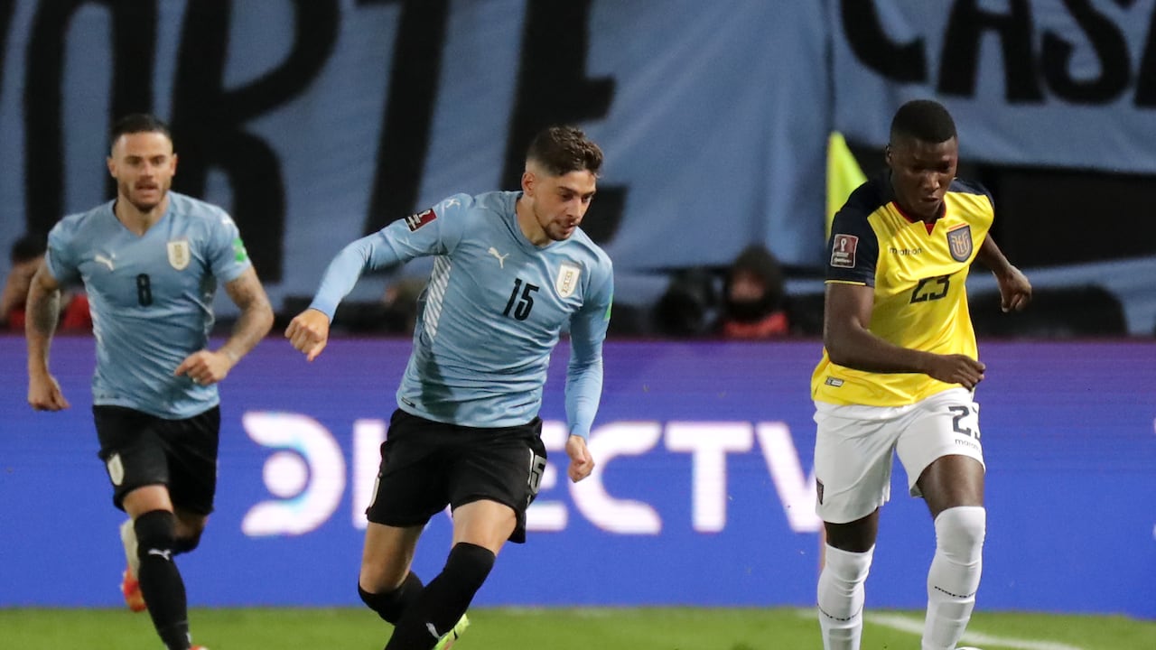 Ecuador enfrentando a Uruguay en las pasadas Eliminatorias.