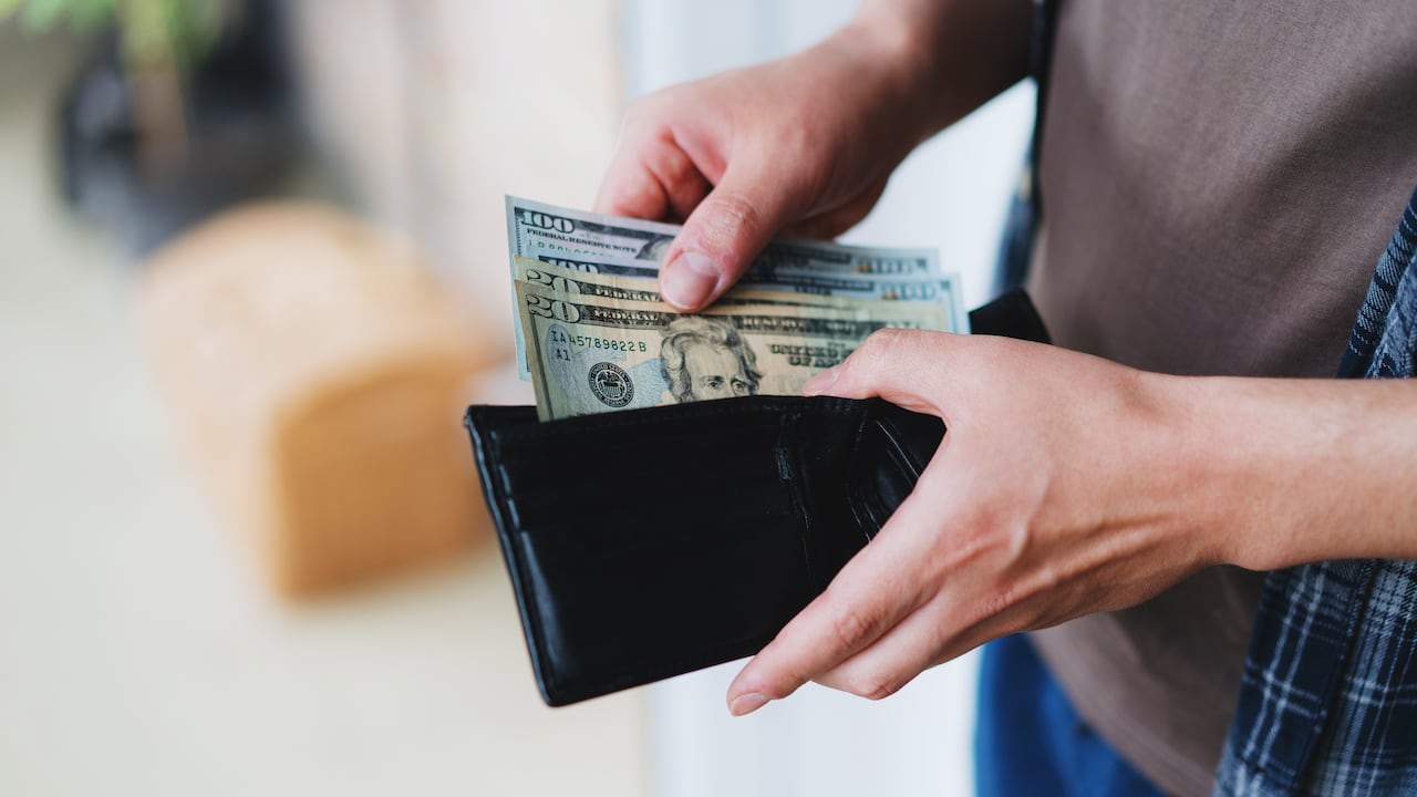 Un grupo de 24 congresistas hispanos demócratas envió una carta al líder de la Cámara de Representantes, Mike Johnson, solicitando detener la propuesta.