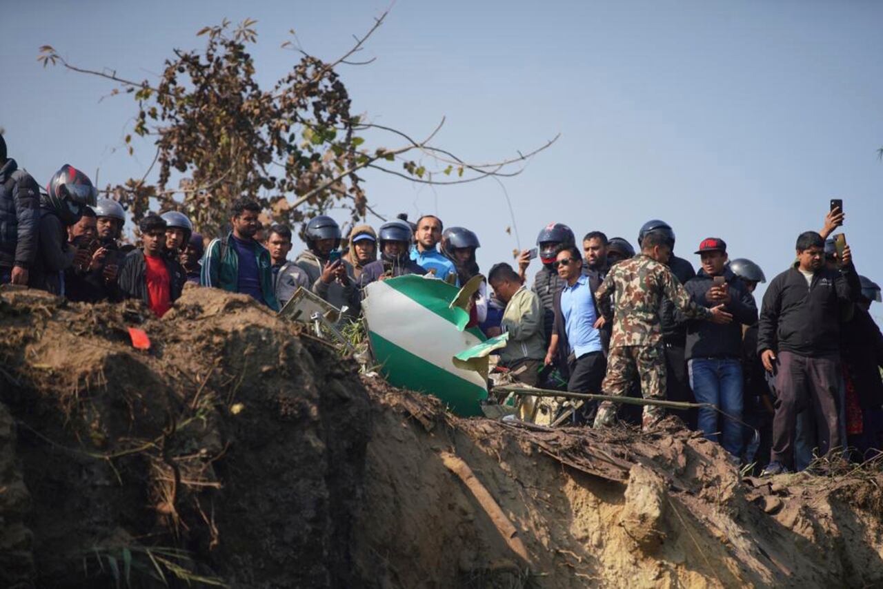 La nave, un ATR 72 de la compañía Yeti Airlines procedente de Katmandú, la capital nepalesa, se estrelló en horas de la mañana.