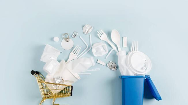 Se prohibirá el uso de pitillos, bolsas, mezcladores y copitos.