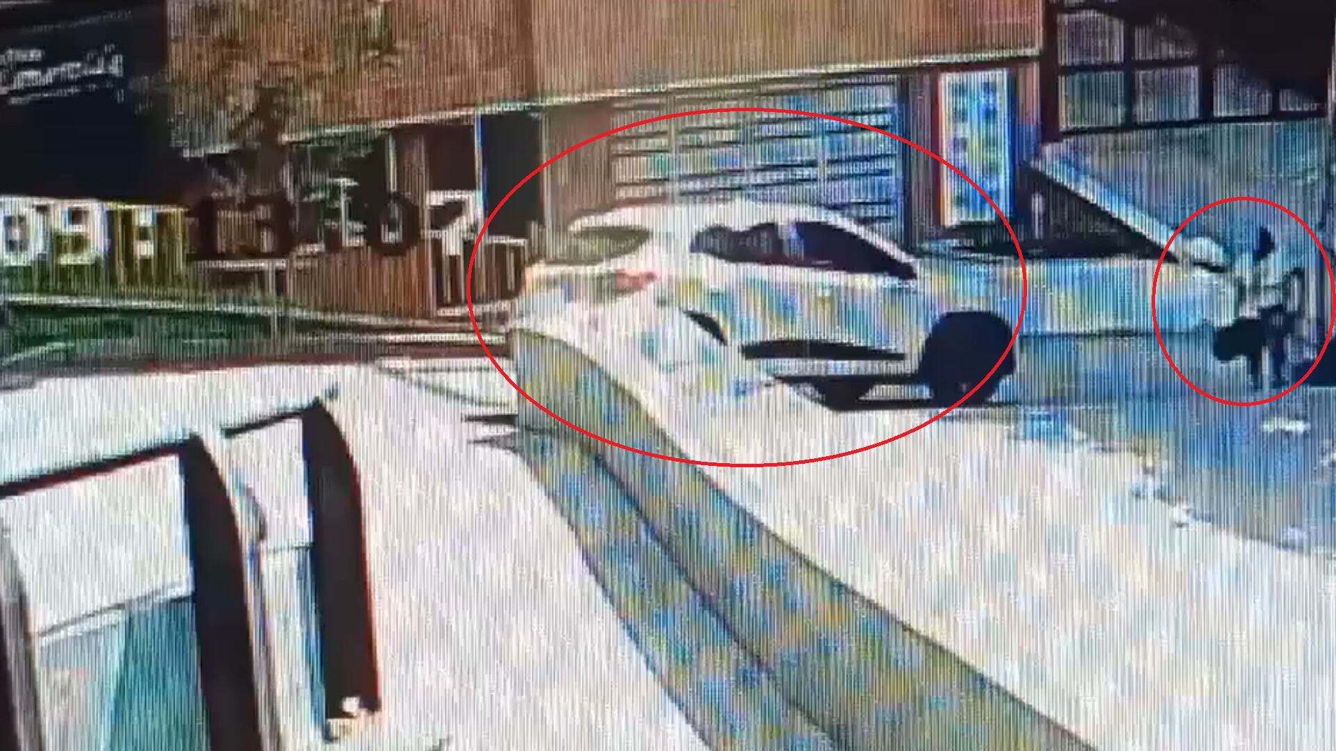 Carro atropelló a una mujer en Envigado.