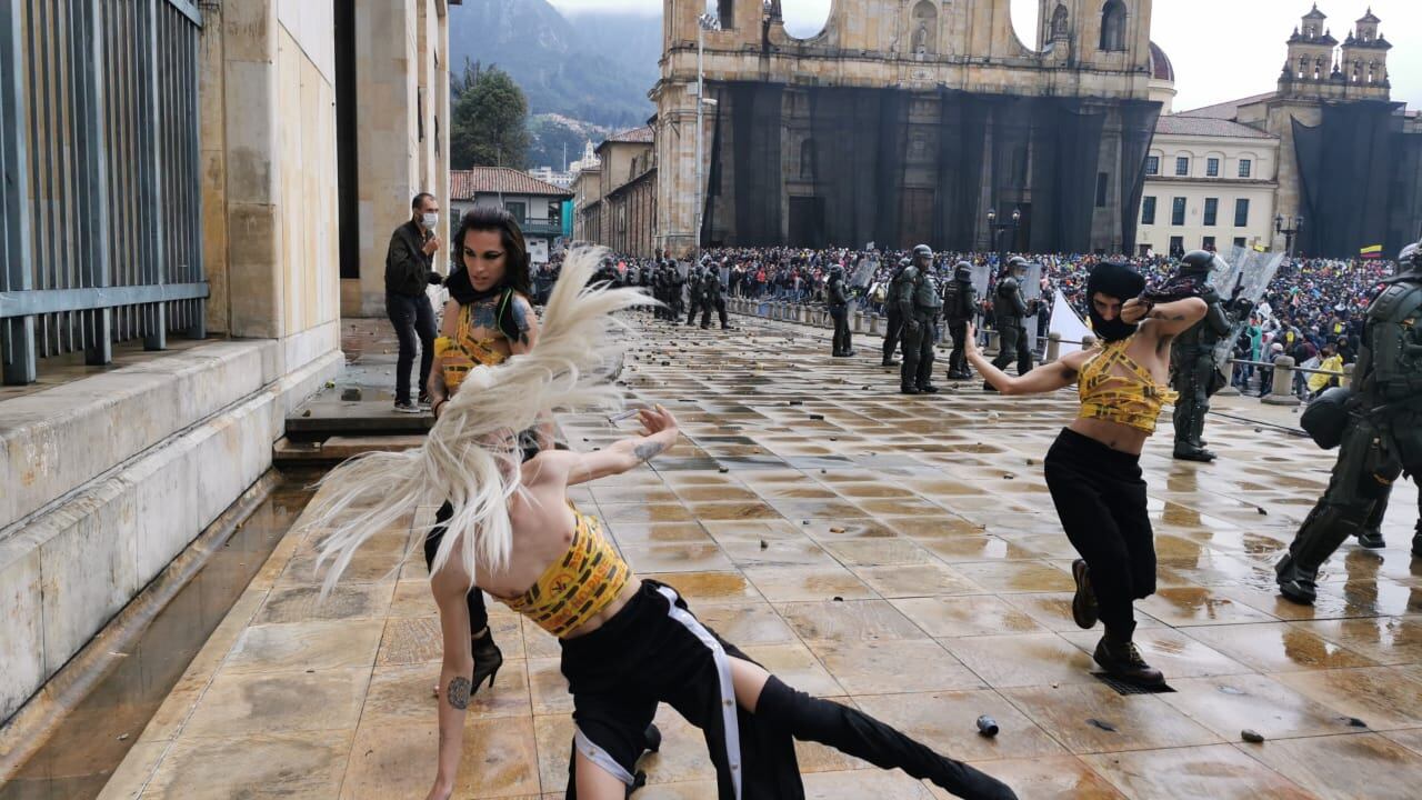 Activistas LGTBI bailando. Foto Semana.