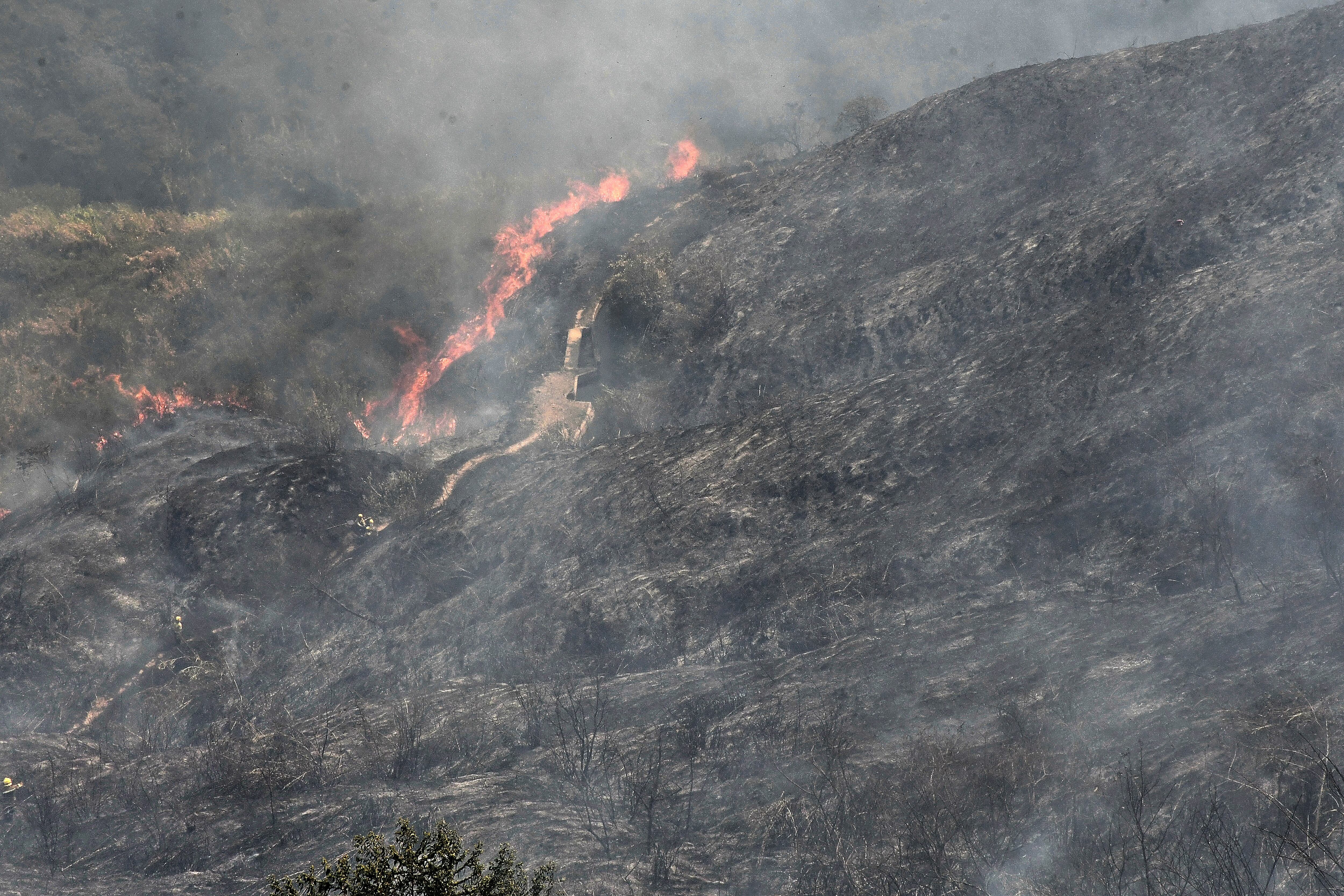 Cali: Un  Incendio forestal de gran magnitud se presenta  en inmediaciones de Terrón Colorado. foto José Luis Guzmán.