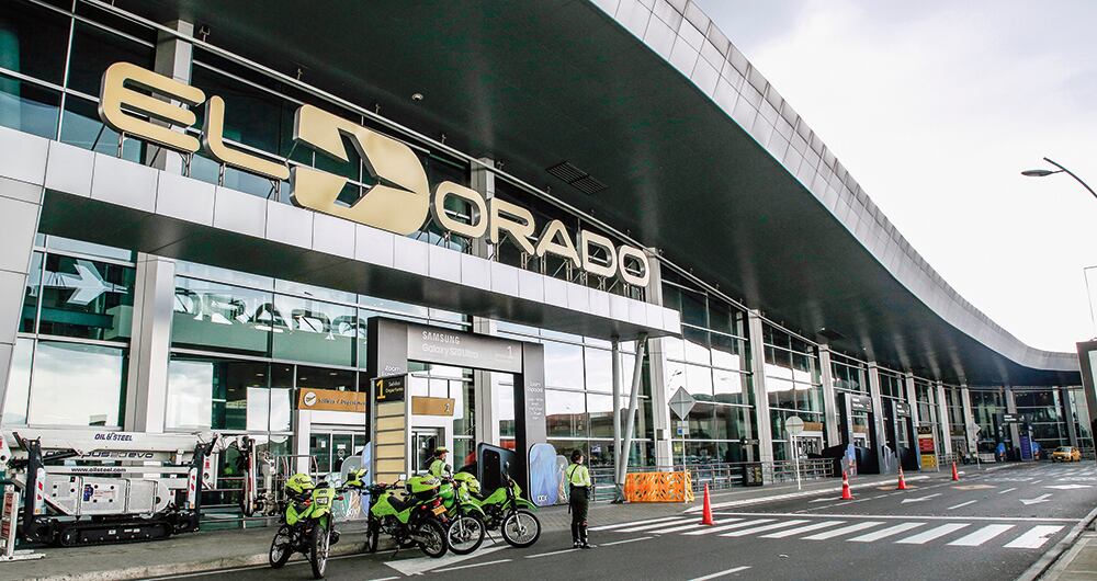 Sindicatos, gremios y aerolíneas aseguran que las decisiones de la Aeronáutica los están llevando a pérdidas, no solo económicas, sino de seguridad y competitividad. 