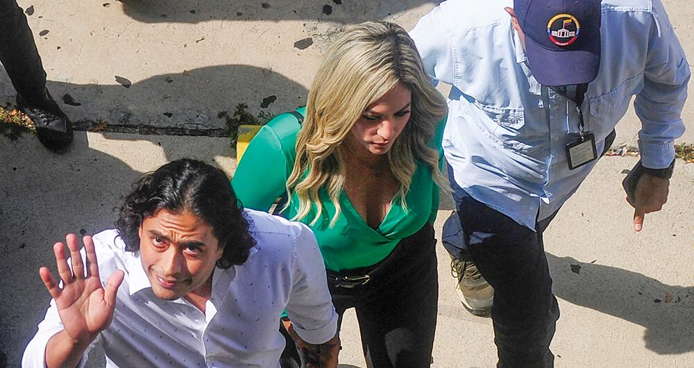 Nicolás Petro junto a Laura Ojeda.