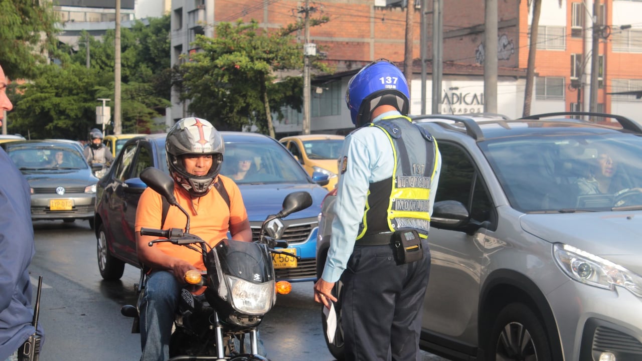 Vigilancia del pico y placa en Medellín.