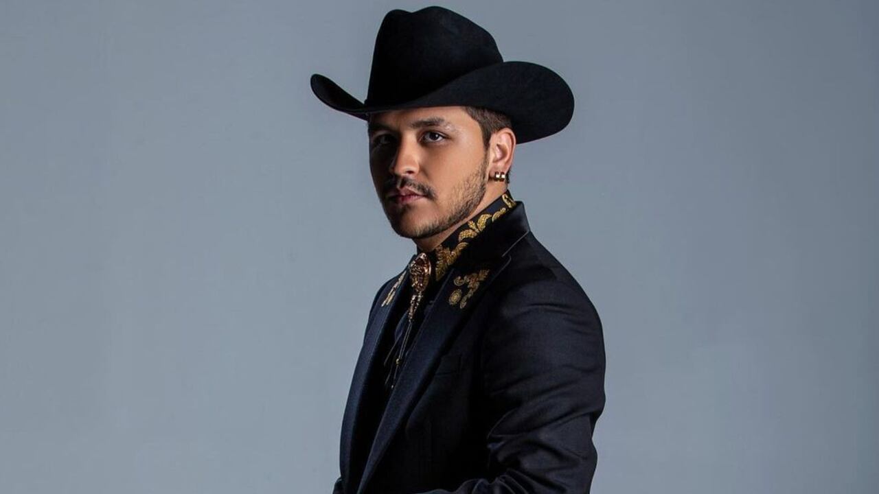 Esta es la millonada que habría pagado Christian Nodal por los diamantes que se incrustó en sus dientes