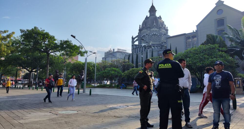 Operativos de control en la plaza Botero de Medellín.