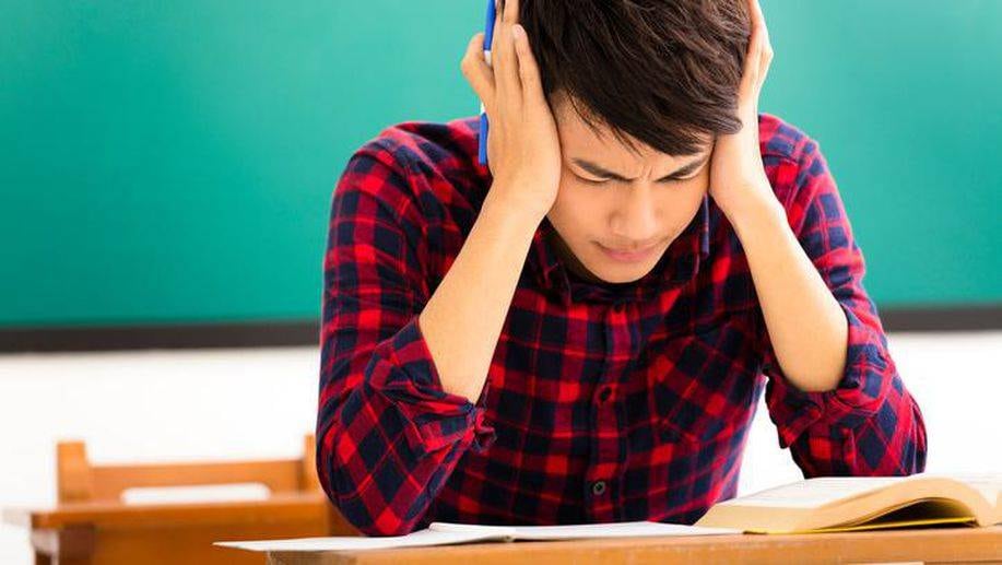 La dificultad para concentrarse, la pérdida de memoria y otros síntomas neurológicos que aparecen tras el contagio con la covid-19 se han identificado como ‘niebla mental’, uno de los efectos del virus que más temen los científicos.