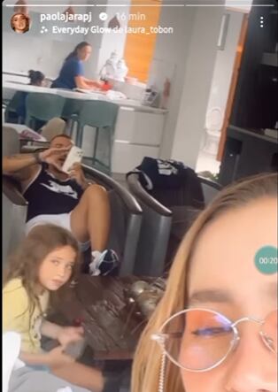 Paola Jara compartiendo en familia con los hijos de su esposo Jessi Uribe.