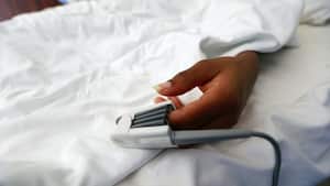 Los oxímetros son una forma barata y efectiva para medir las necesidades de oxígenos, dicen expertos en salud / BBC - REUTERS