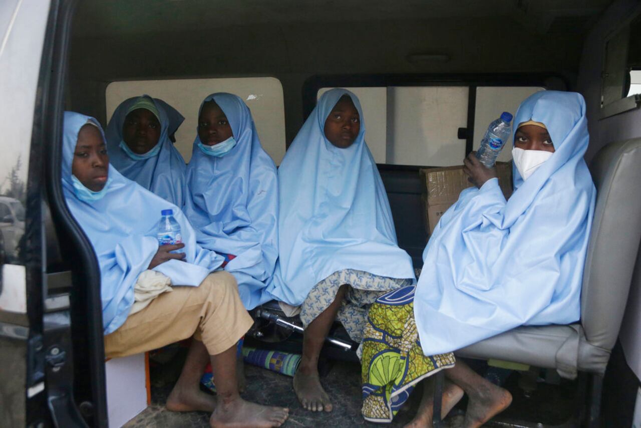 Las jóvenes, visiblemente cansadas, llegaron el martes por la mañana en varios minibuses a Gusau, capital de Zamfara.