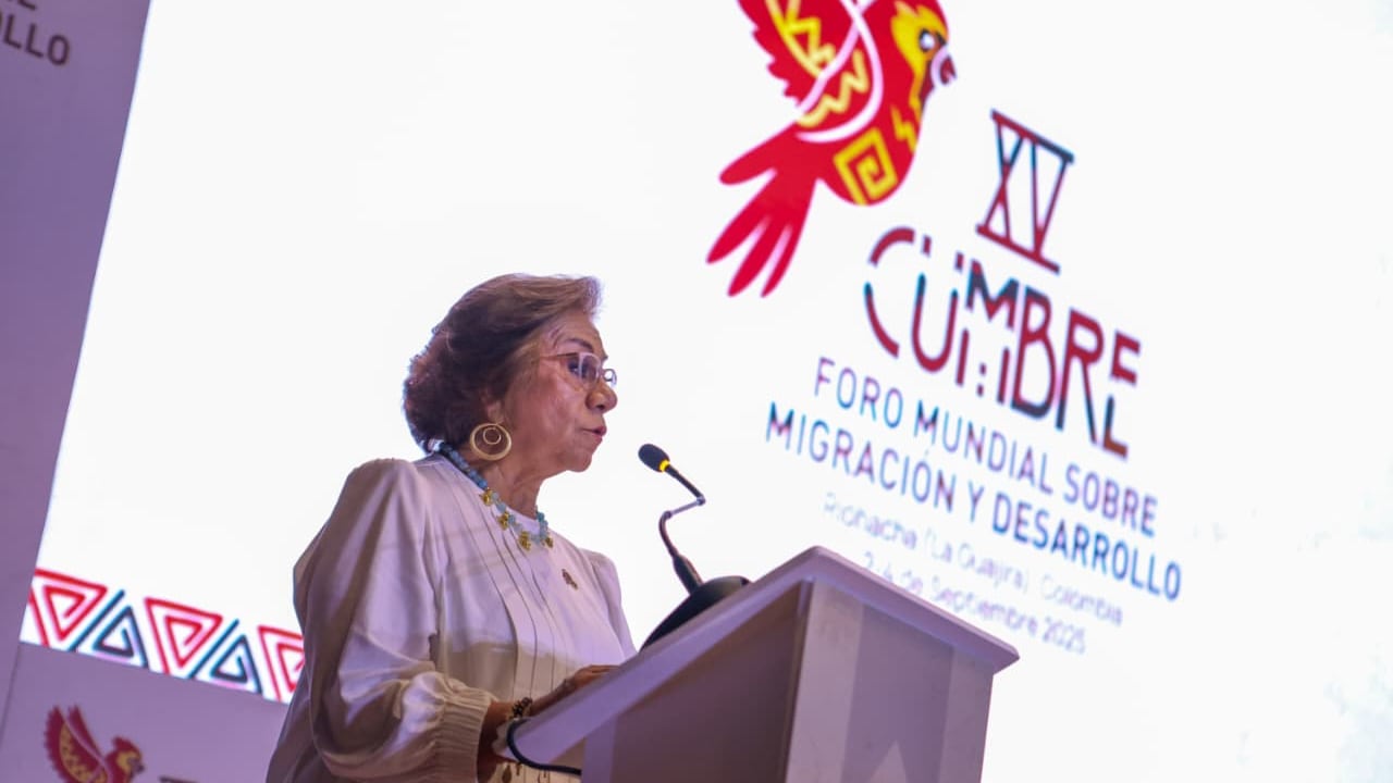 La canciller encargada Rosa Villavicencio tuvo que inaugurar el Foro Mundial sobre Migración y Desarrollo ante la demora de cuatro horas que tuvo el presidente Gustavo Petro.