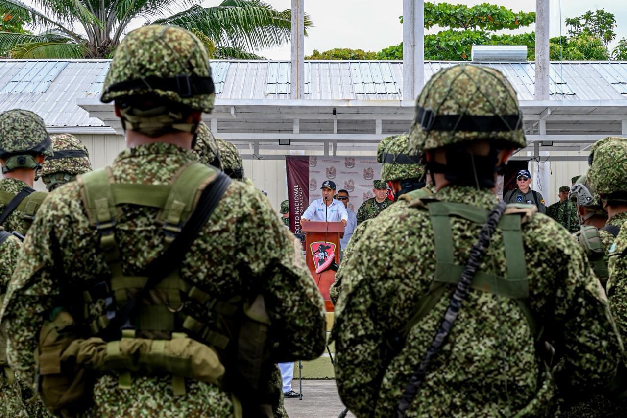 El Ministro de Defensa de Colombia anunció cooperación contra el crimen organizado con Ecuador.