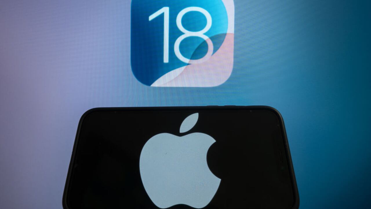 Con avances en la capacidad de batería, la introducción de un botón de captura especializado, un módulo de cámaras renovado, una gama de colores actualizada y capacidades avanzadas de inteligencia artificial, este modelo de Apple promete ofrecer una experiencia de usuario excepcional.