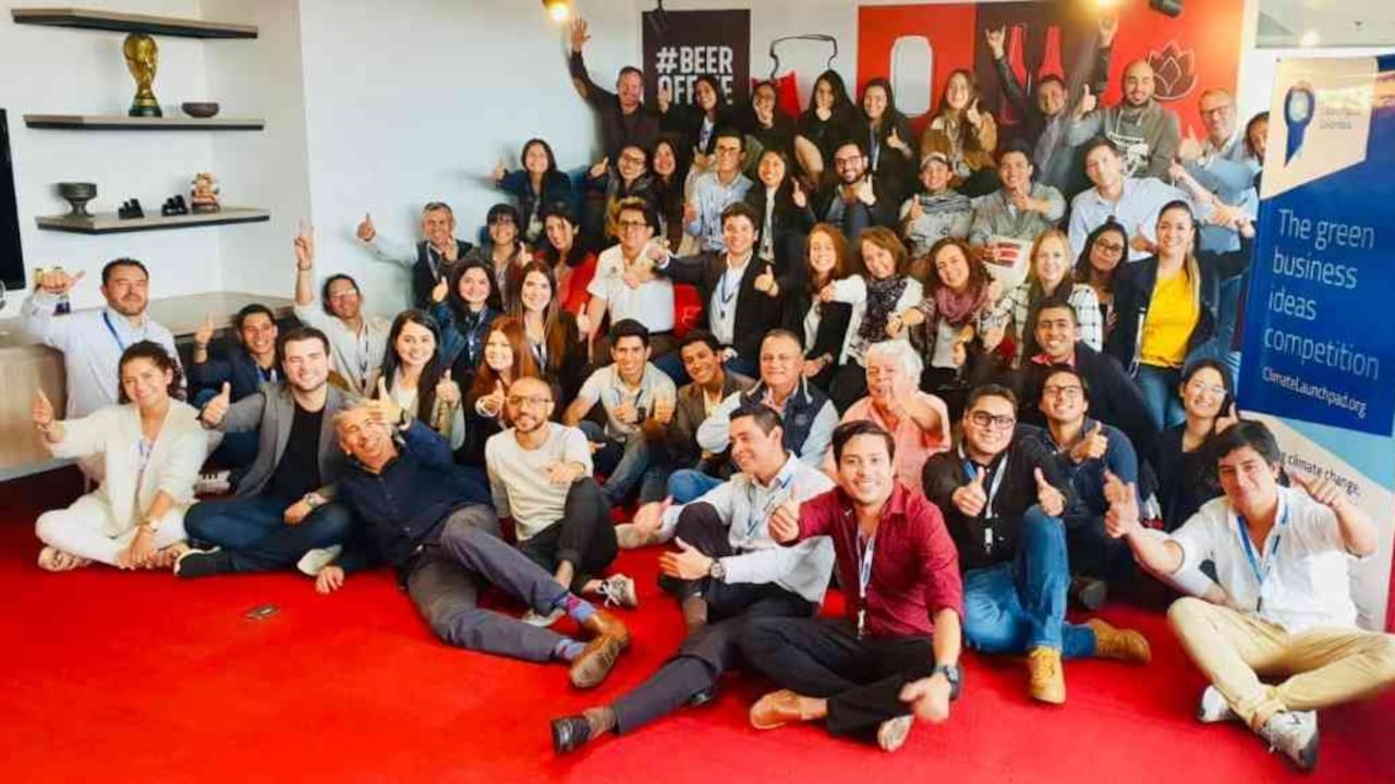 Los integrantes de los 15 grupos que resultaron finalistas del concurso, participaron en un bootcamp en Bogotá. Foto: ClimateLaunchpad