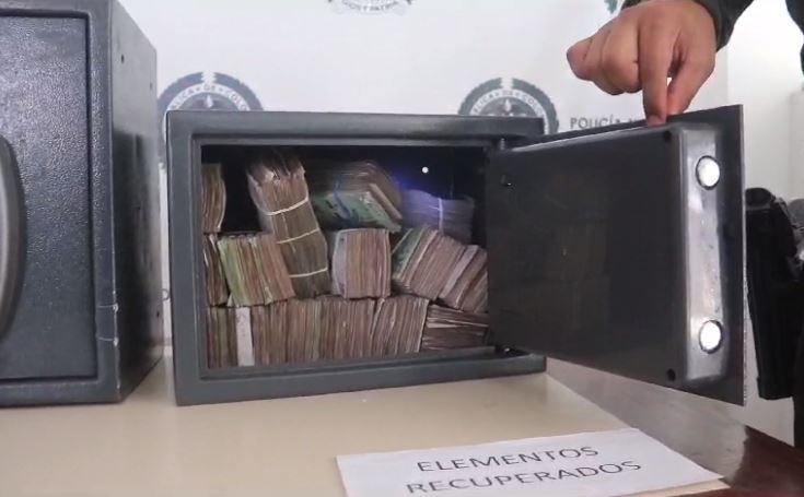 La Policía de Cali recuperó en este operativo la caja fuerte con el dinero.