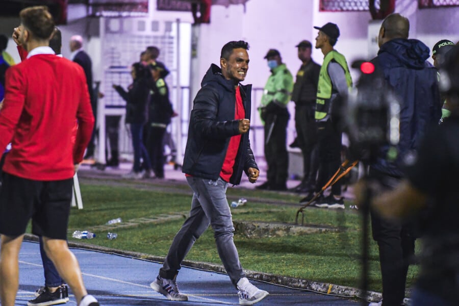 Lucas González celebrando el punto de América ante Águilas.