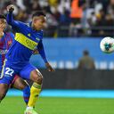 Argentina's Boca Juniors Colombian Sebastian Villa (C) vies for the ball with Barcelona's Spanish defender Alejandro Balde during a friendly football match between Spain's Barcelona and Argentina's Boca Juniors part of the Maradona Cup at the Mrsool Park Stadium in the Saudi capital Riyadh on December 14, 2021.
AFP