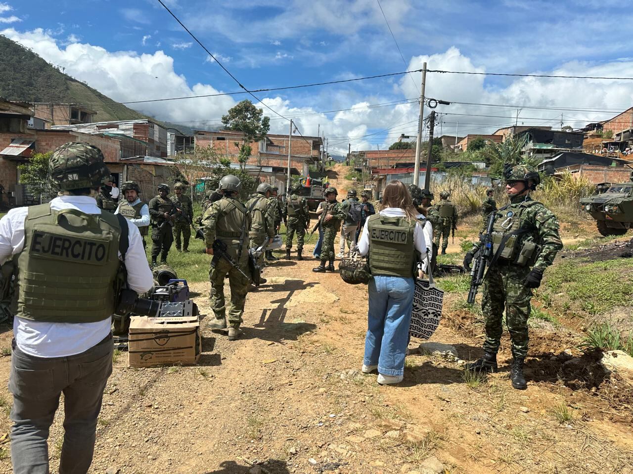 Visita a El Plateado por parte del Gobierno Nacional, la Cúpula Militar y de Policía y algunos funcionarios del ejecutivo.