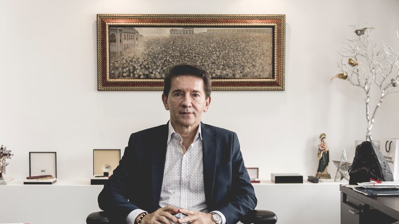 LUIS PEREZ
GOBERNADOR DE ANTIOQUIA
MEDELLIN
ENERO DE 2017
FOTO EMANUEL ZERBOS